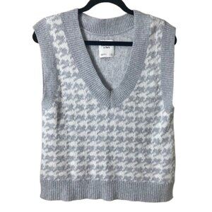 ABERCROMBIE & FITCH Super Soft Houndstooth Plaid Sweater Vest Size Small Grey